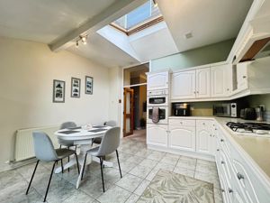 Kitchen Diner- click for photo gallery